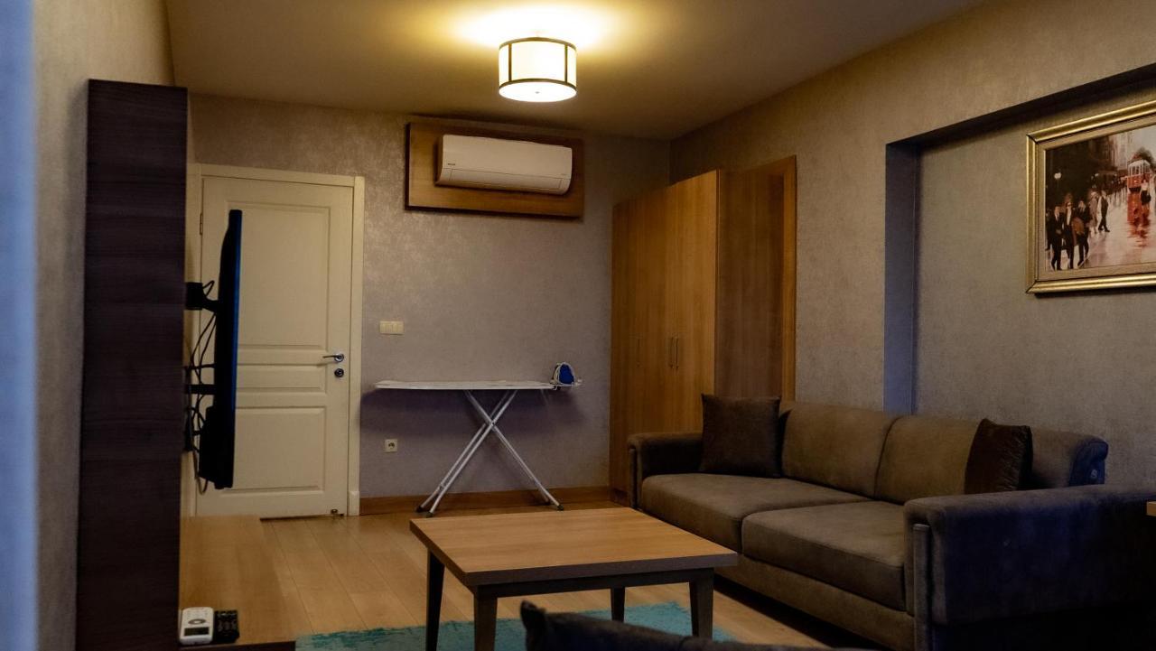 Bursa Suites Apart Otel Exterior photo A living room with a mini-split air conditioner